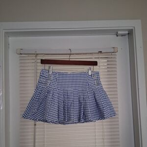 Almost Famous Blue Gingham Junior's Mini Skirt 💙🤍